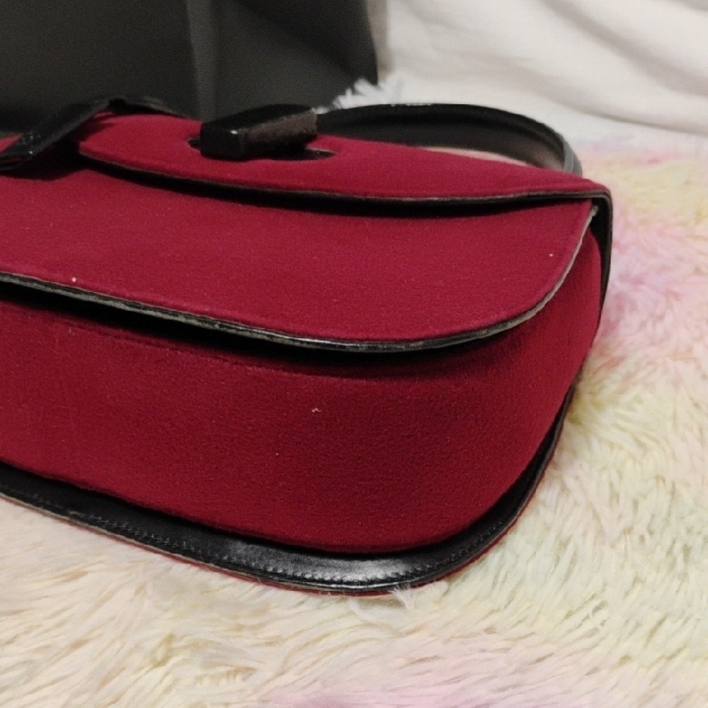 Authentic Gucci Red Wool Shoulder Bag W Twist  Lock Flap Closure - Picture 8 of 16